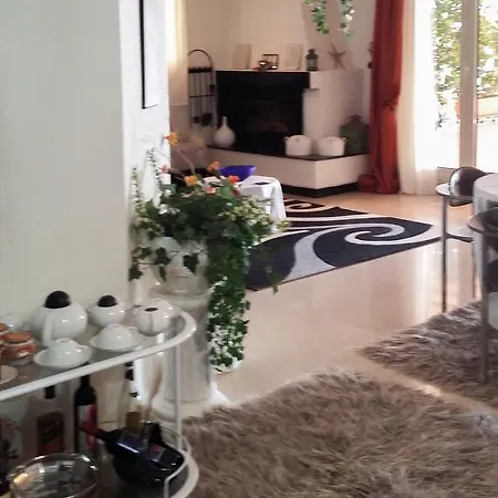 Huge Terrace & View Flat 아파트 루트라키